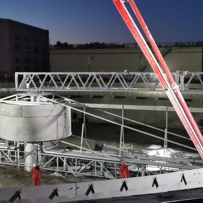 Oczyszczanie ścieków System zgarniacza osadów Przesył peryferyjny .