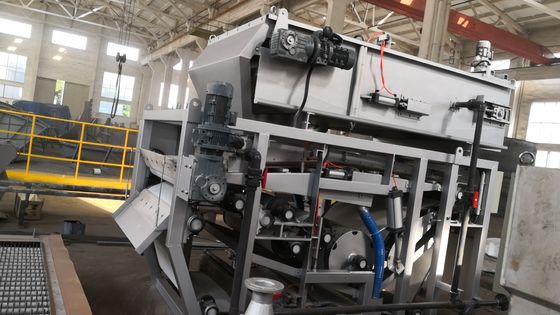 Zagęszczacz grawitacyjny osadu ścieków biochemicznych - wydajność 60 m³/h, konstrukcja ze stali węglowej